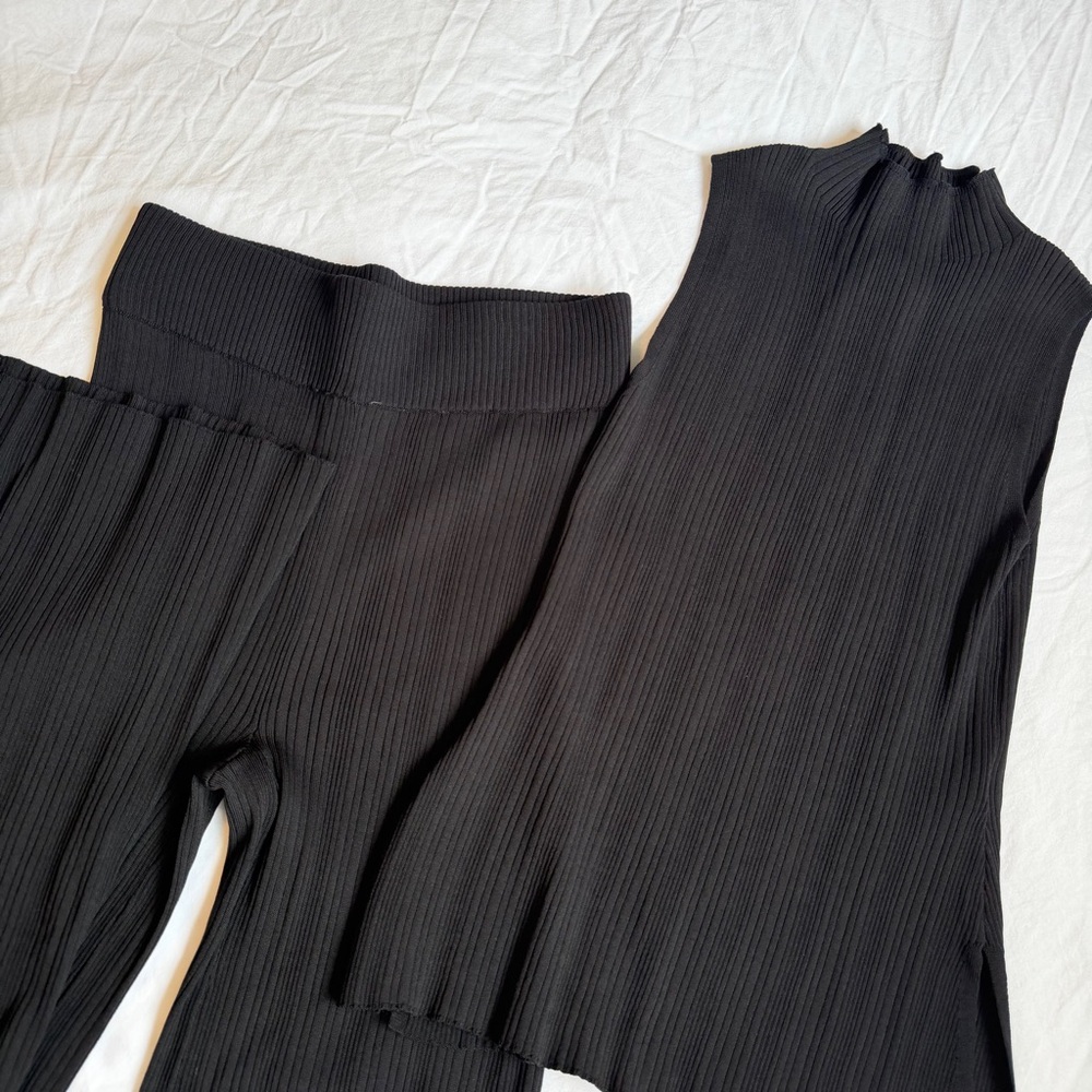 House of Harlow 1960 Black Ribbed Top & Pants Set